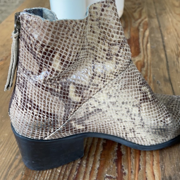 Topshop Snake Print Boot - Picture 4 of 4